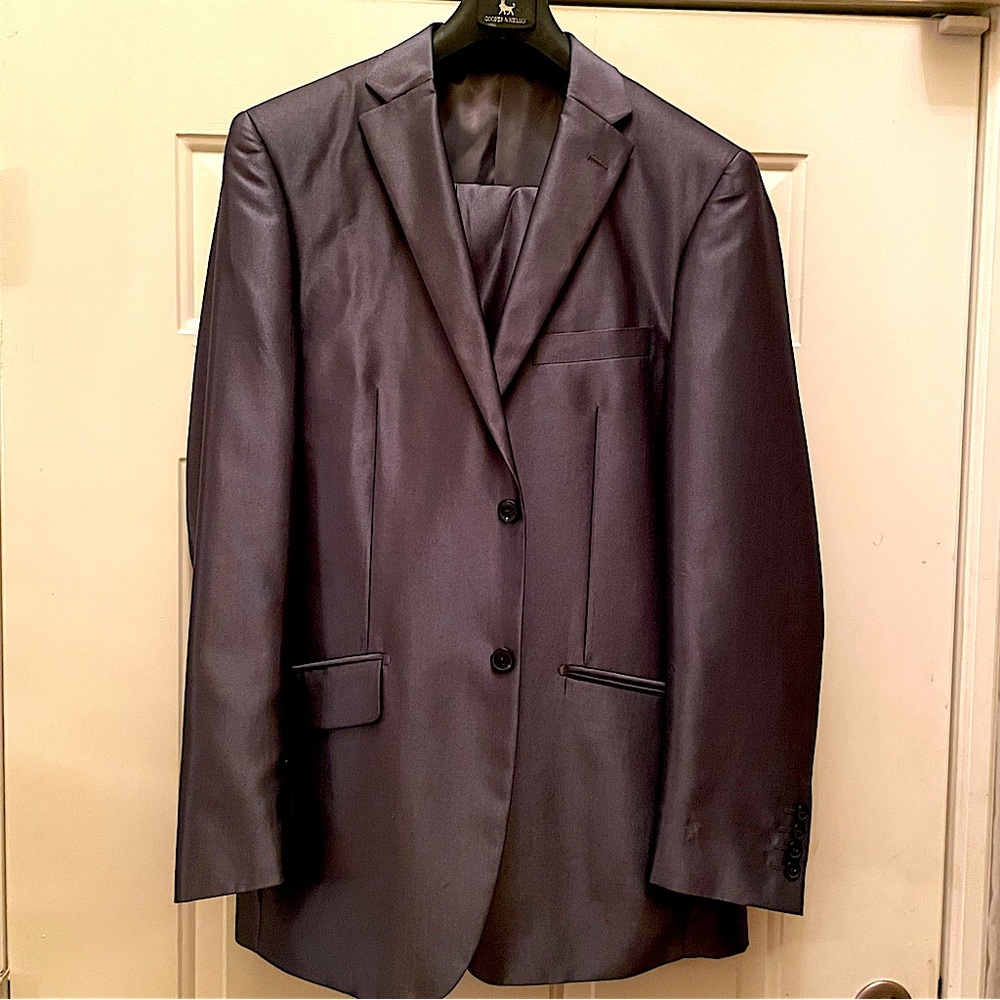 Premium quality suit that will create a lasting impression for all occasions!